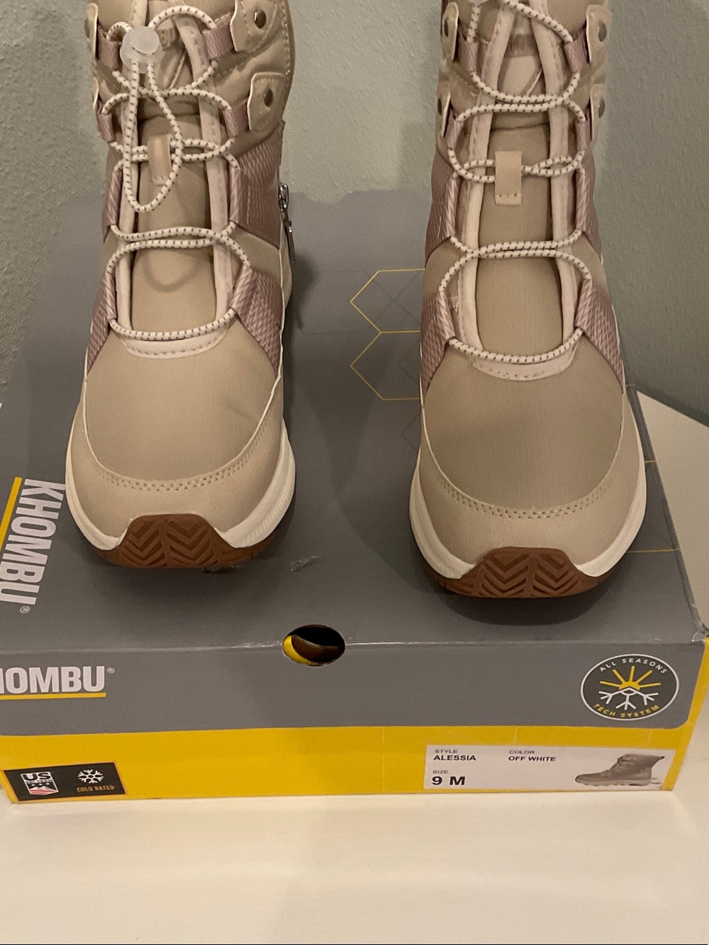 Khombu Off-White Lace-Up Women's Winter Boots